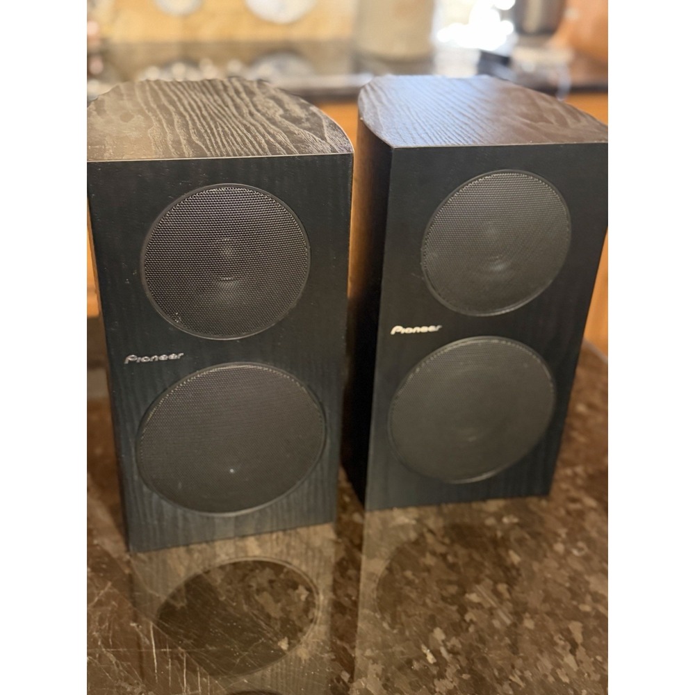 Pair of Pioneer SP-BS21-LR Bookshelf Speakers Andrew Jones Designed Tested